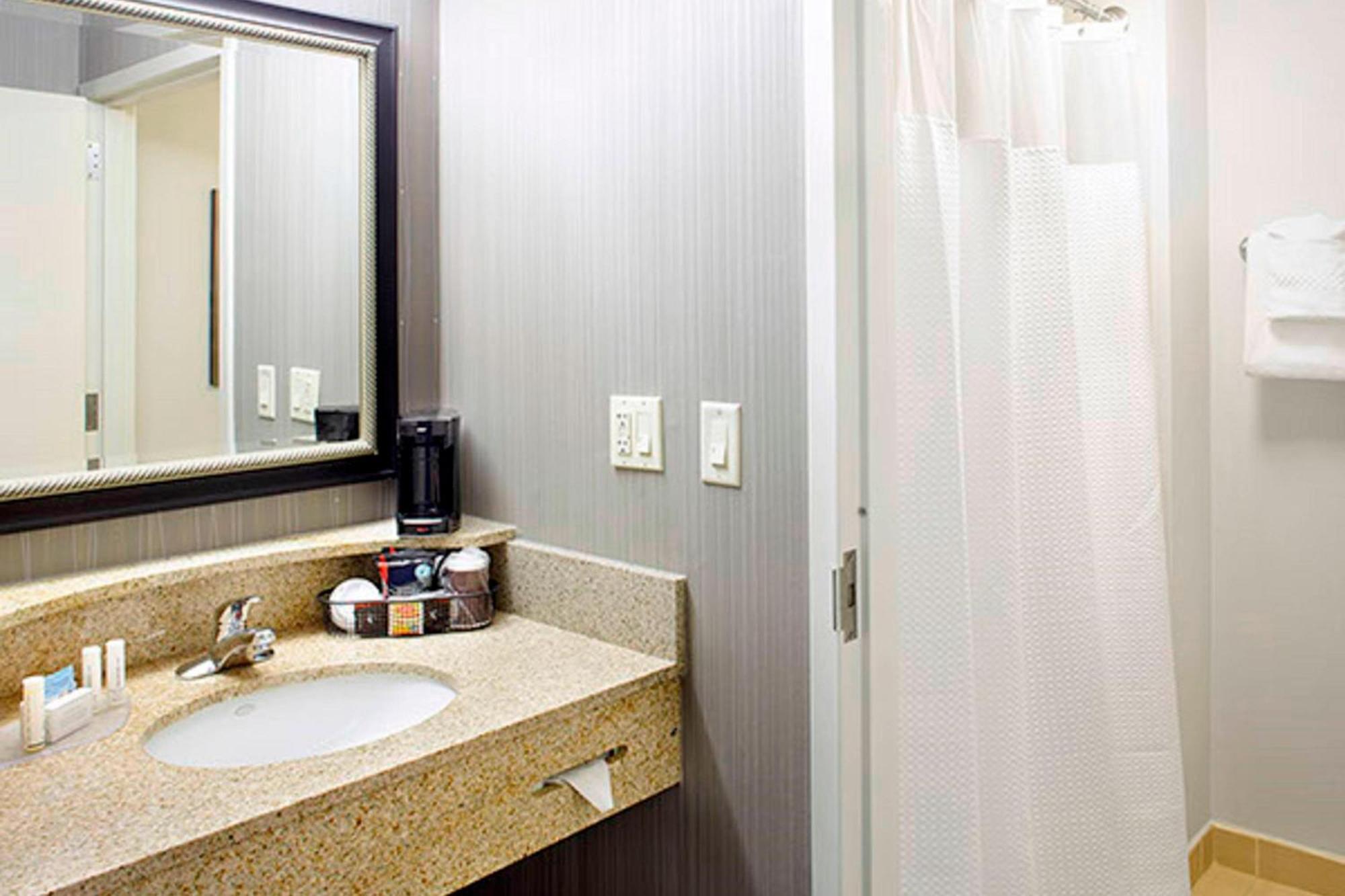 Courtyard By Marriott Akron Stow Экстерьер фото